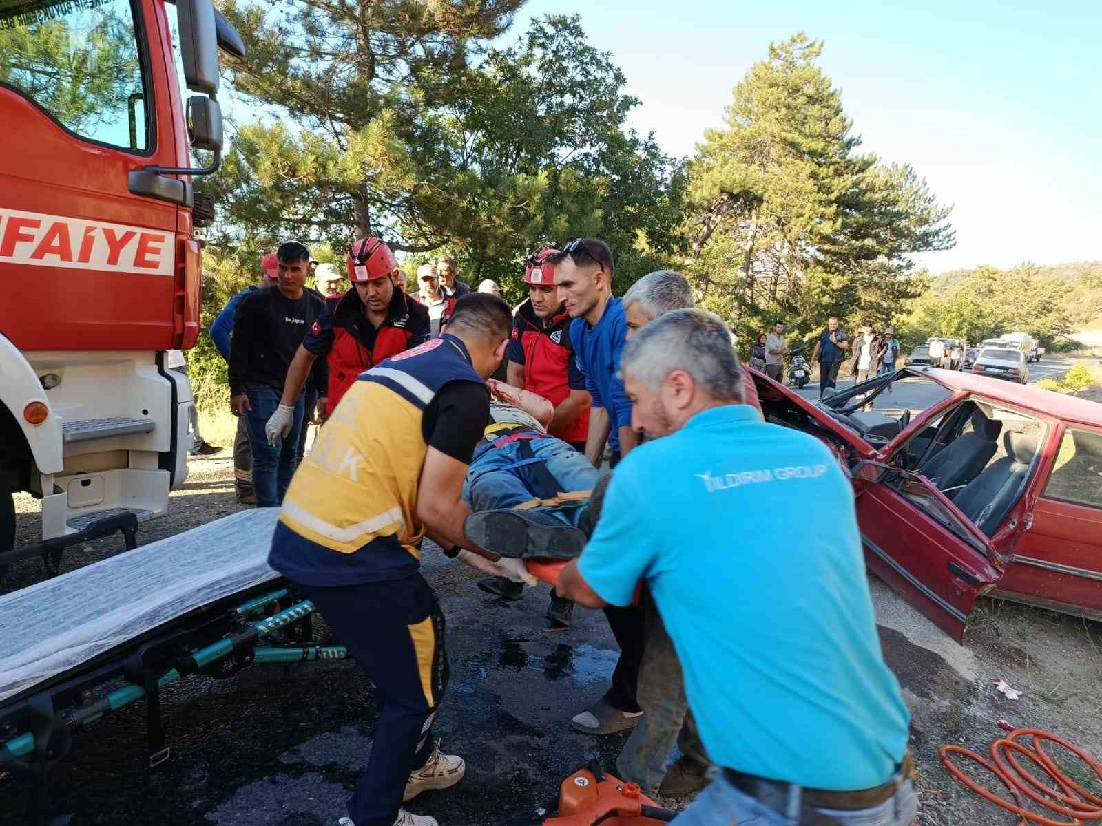 Dursunbey’de trafik kazası: 3 yaralı