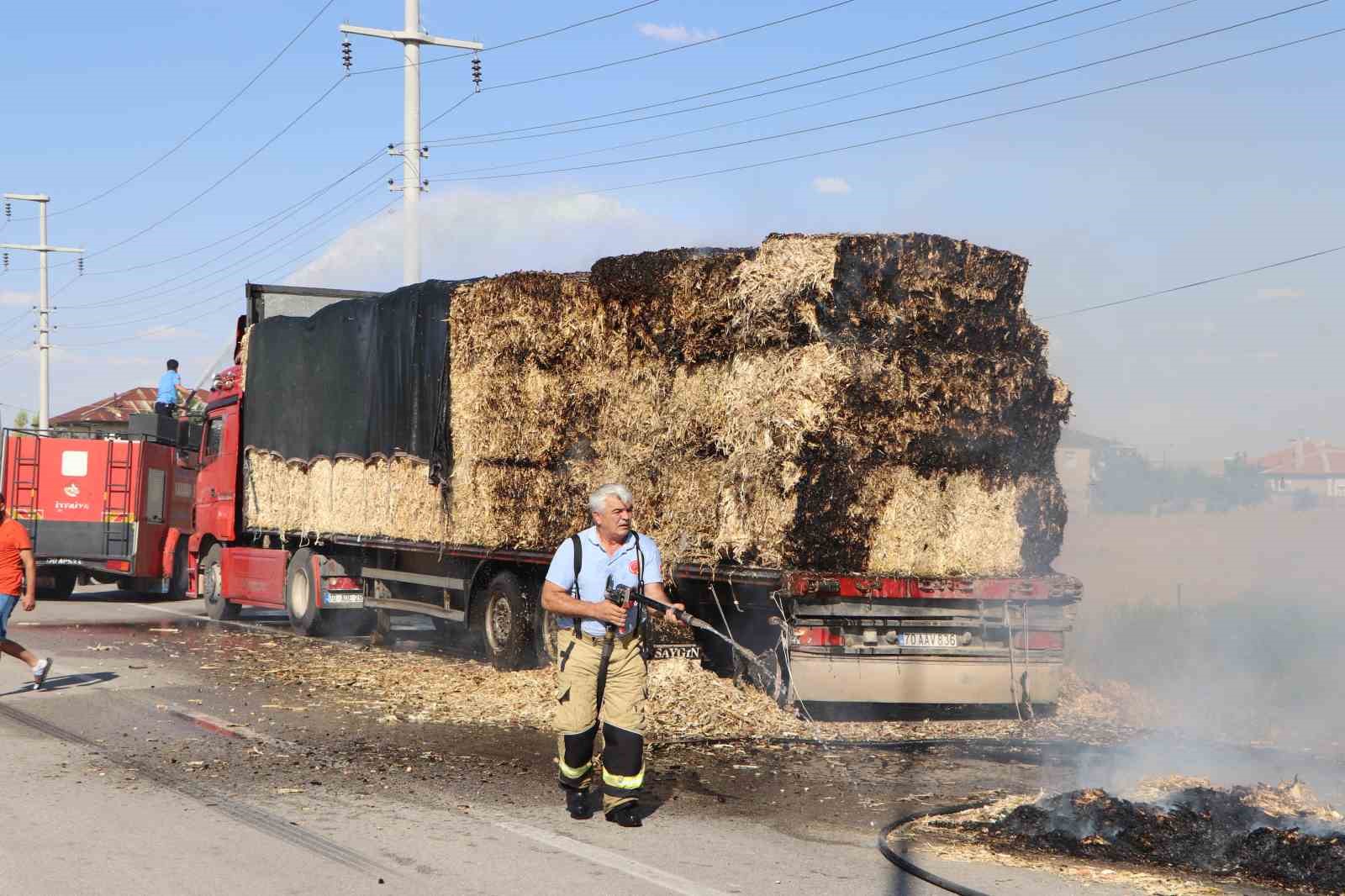Saman balyası yüklü tırda yangın