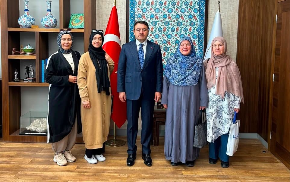 Vali Musa Işın, "Manevi Yönüyle Kütahya" kitabının hazırlayıcılarını ağırladı
