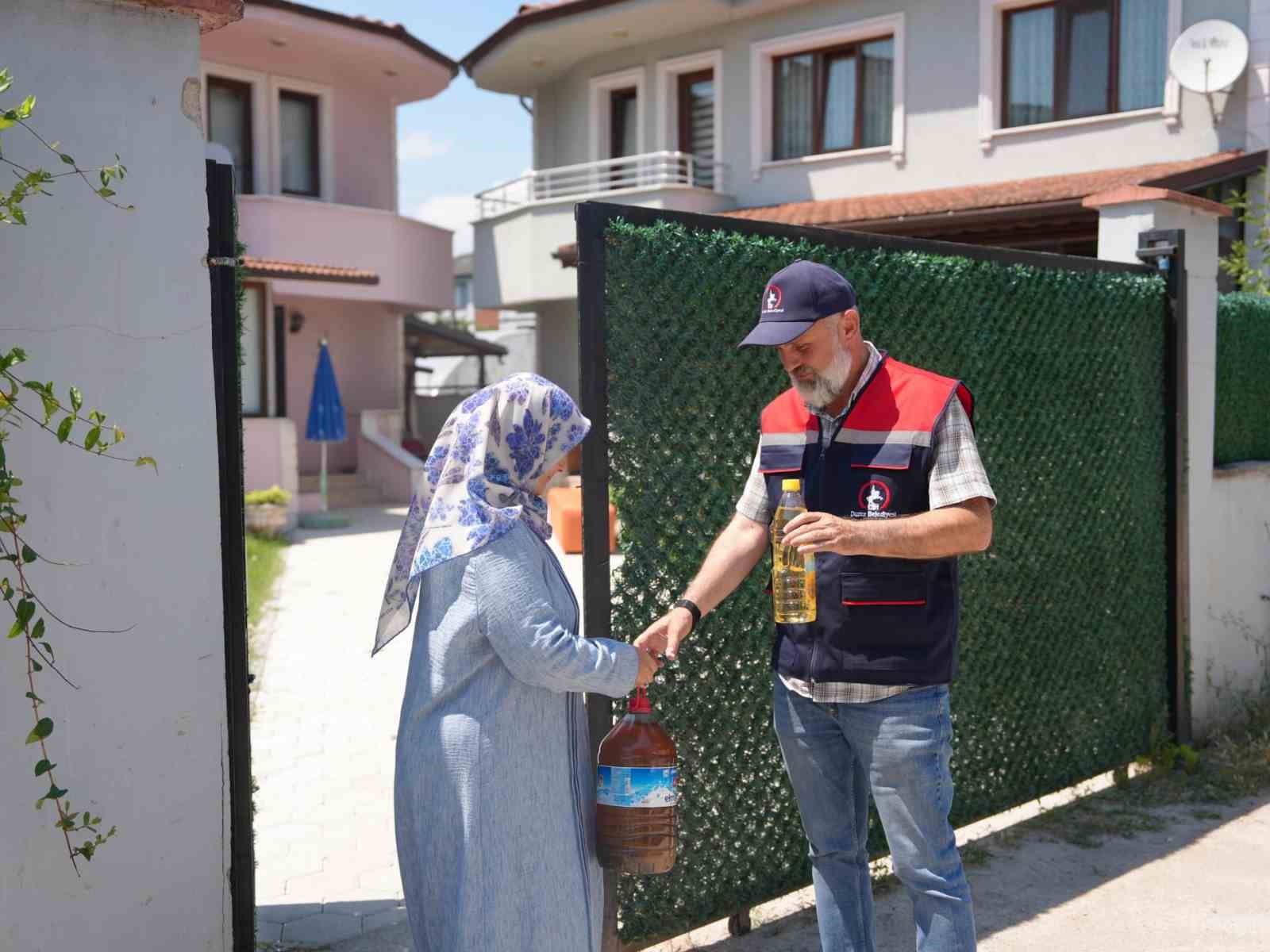 Düzce’de atık yağ kampanyasına katılanlara sıvı yağ hediyesi