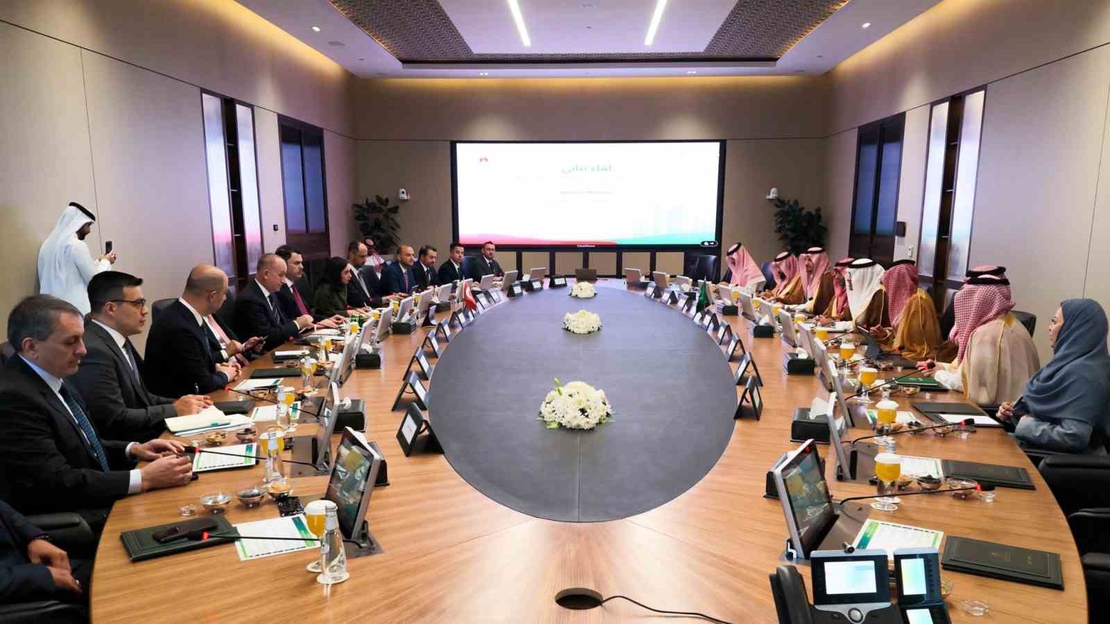 Bakan Kurum, Suudi bakanlar El-Hukeyl ve Al Suud ile görüştü