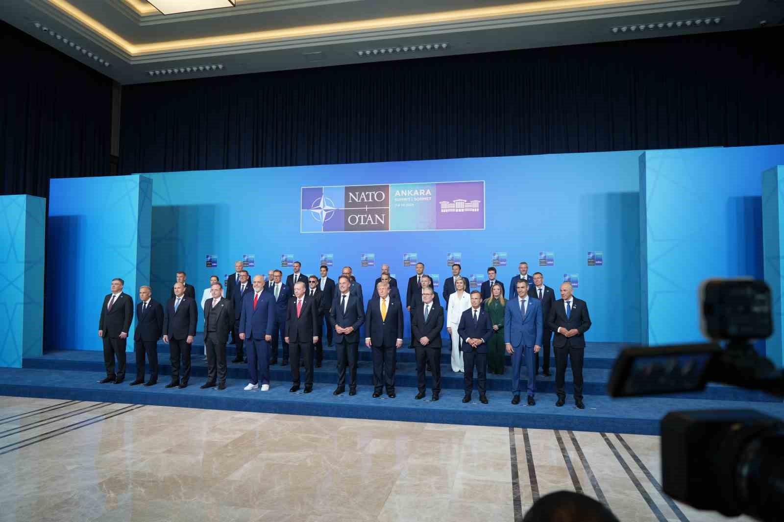 Çekya NATO’da iki liderle temsil edilen ilk ülke oldu