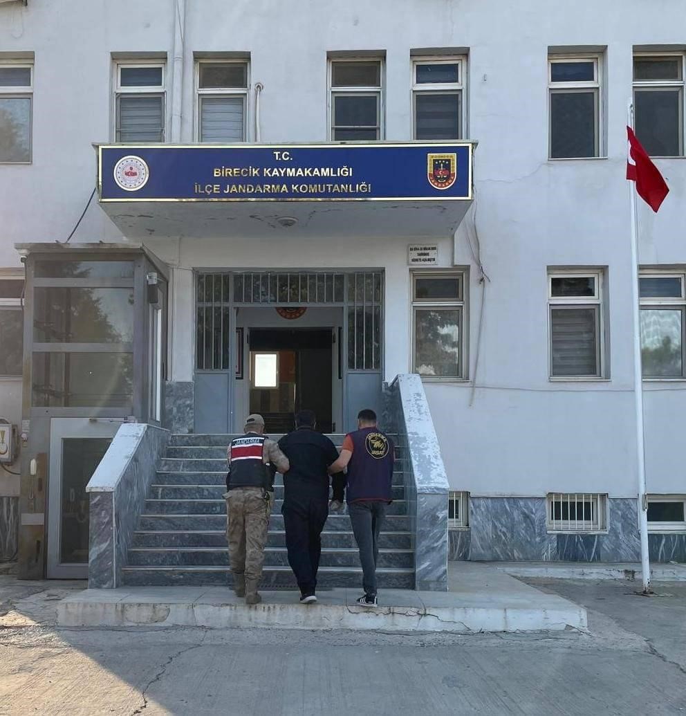 Silahla yağma suçundan aranan şahıs yakalandı
