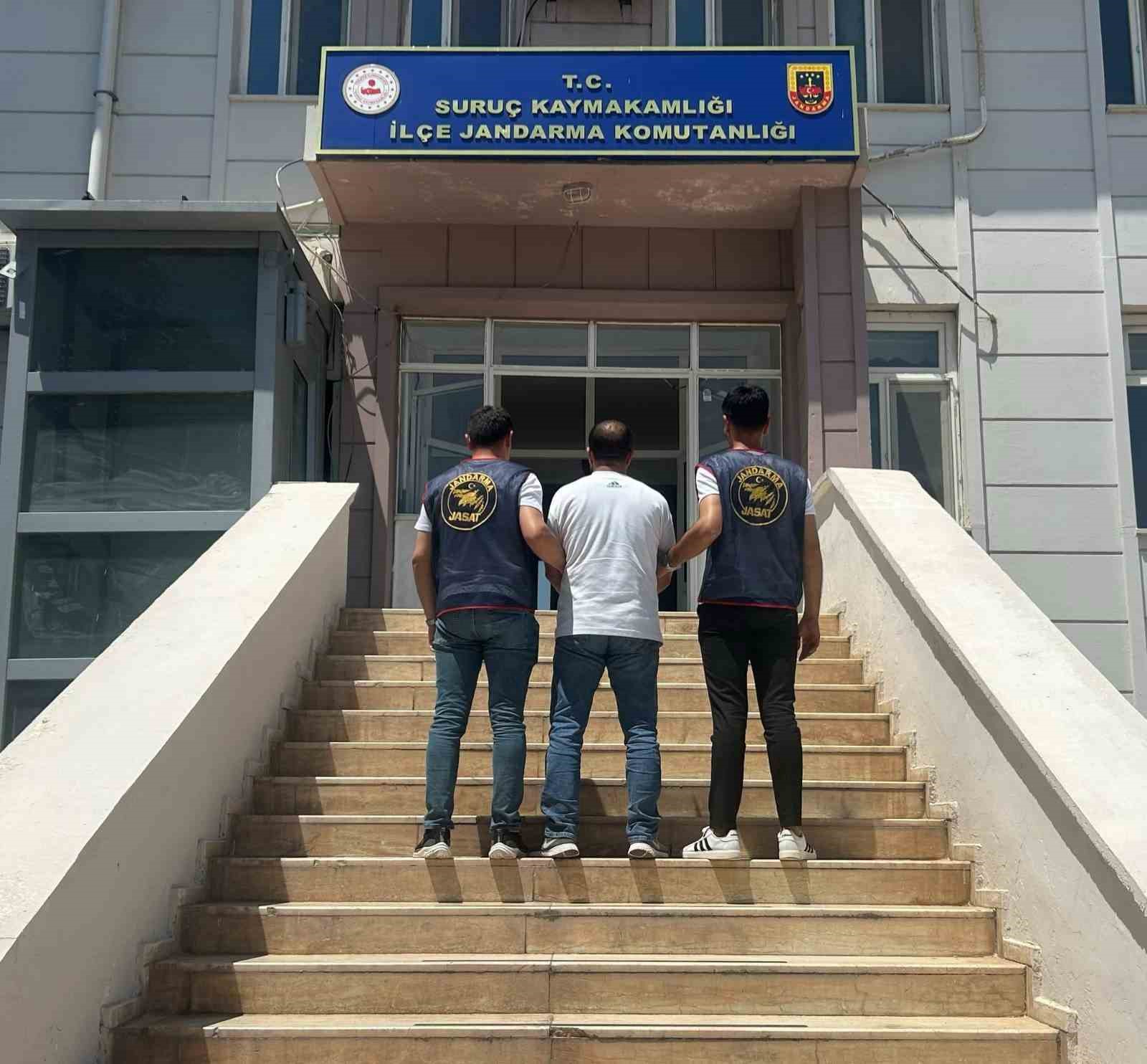 Hırsızlık suçundan aranan şahıs yakalandı