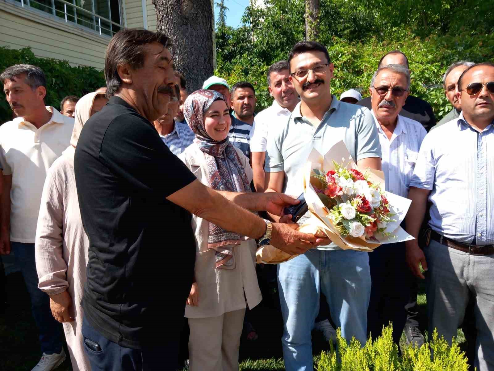 Gönüllere dokunan Emirdağ Kaymakamı konvoyla uğurlandı