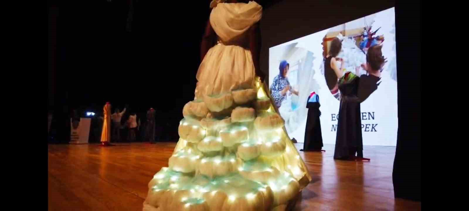 Pamukkale’de el emeği elbiseler görücüye çıktı