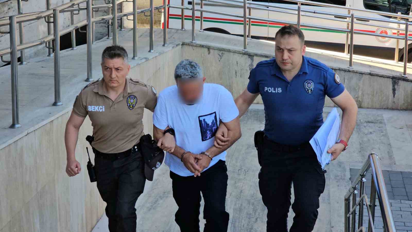 Zonguldak’ta kadın sürücüyü dikiz aynasıyla darp eden sürücü adliyeye sevk edildi