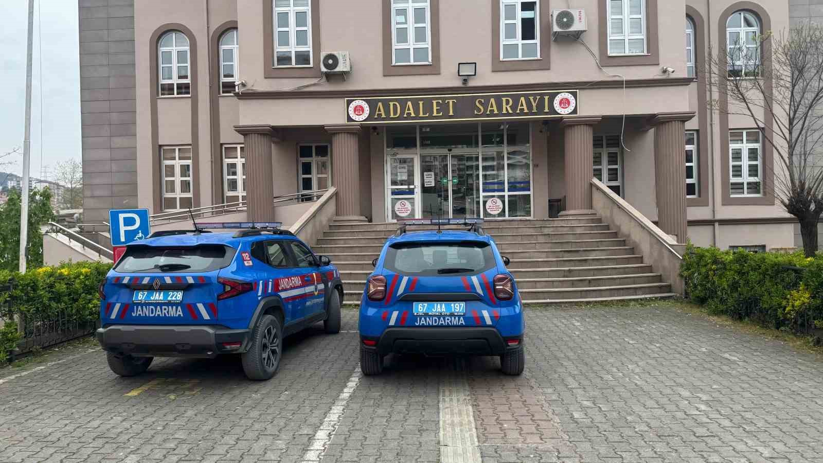 Alaplı’da uyuşturucu operasyonunda 7 kök kenevir ve esrar ele geçirildi