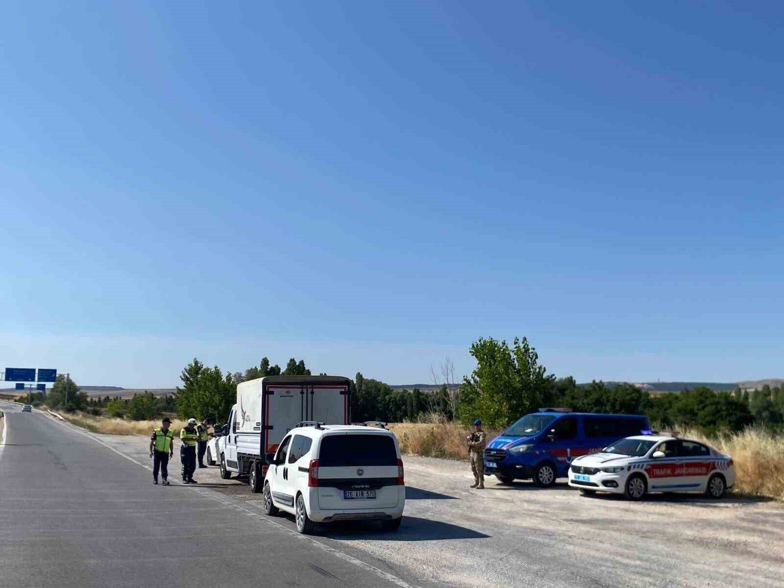 Jandarmadan geniş çaplı denetim: 4 bin 920 şahıs, 4 bin 682 araç kontrol edildi