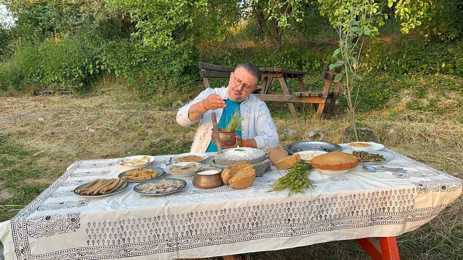 "Buz Adam Ötzi"nin midesindeki siyezi merak eden ünlü şef, Kastamonu’da 12 bin yıllık "Hitit buğdayı"nı inceledi