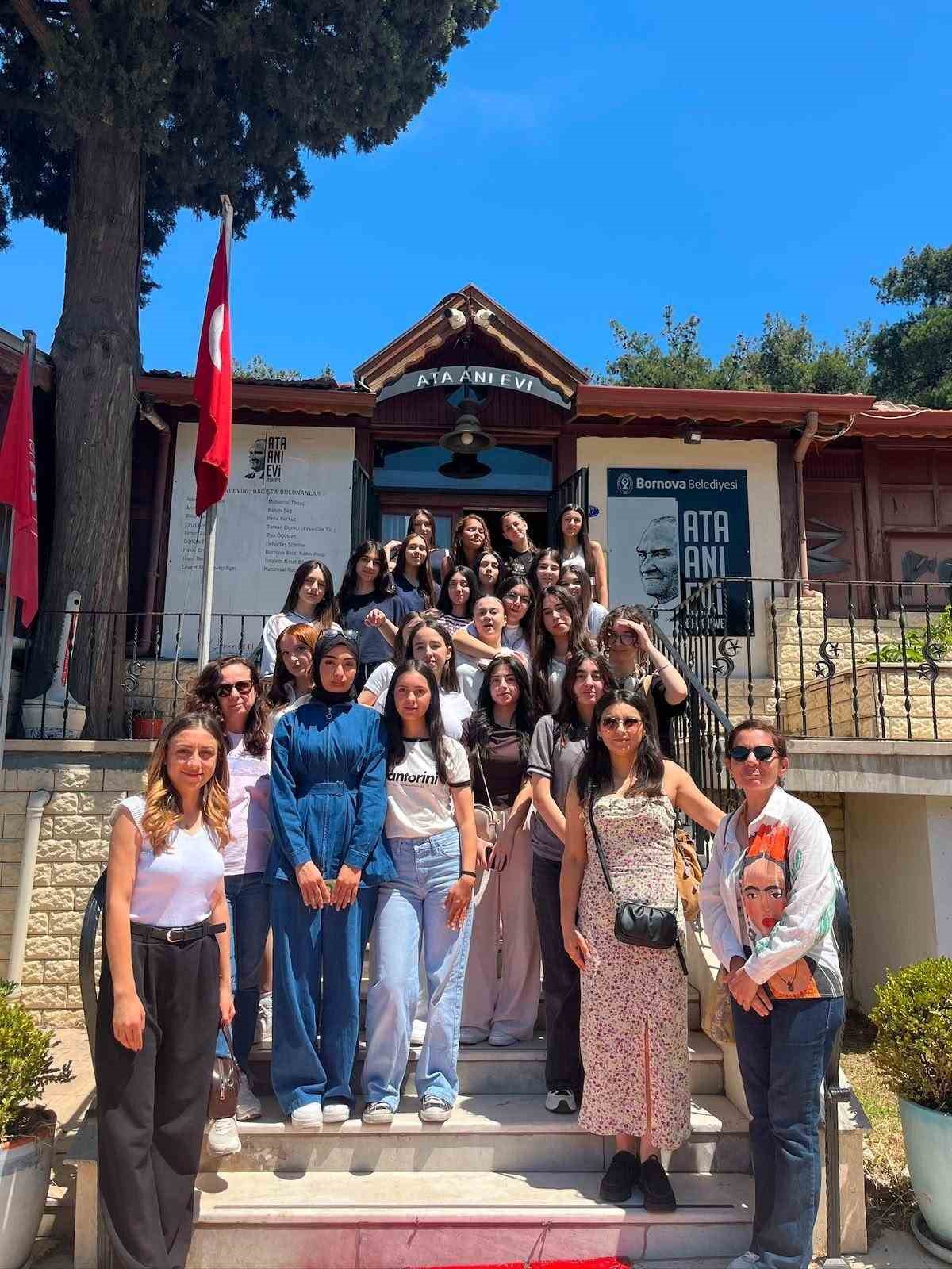 Bin liseli genç müzelerle tanıştı