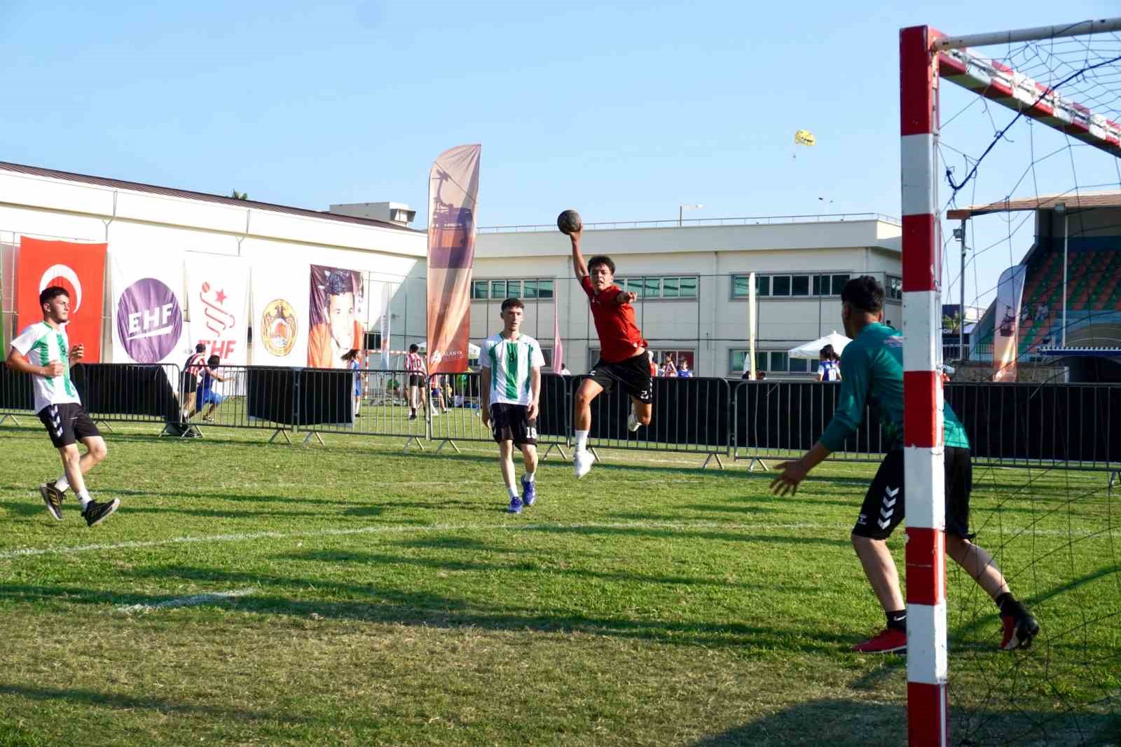 Alanya’da 2 bin kişilik hentbol şöleni başladı
