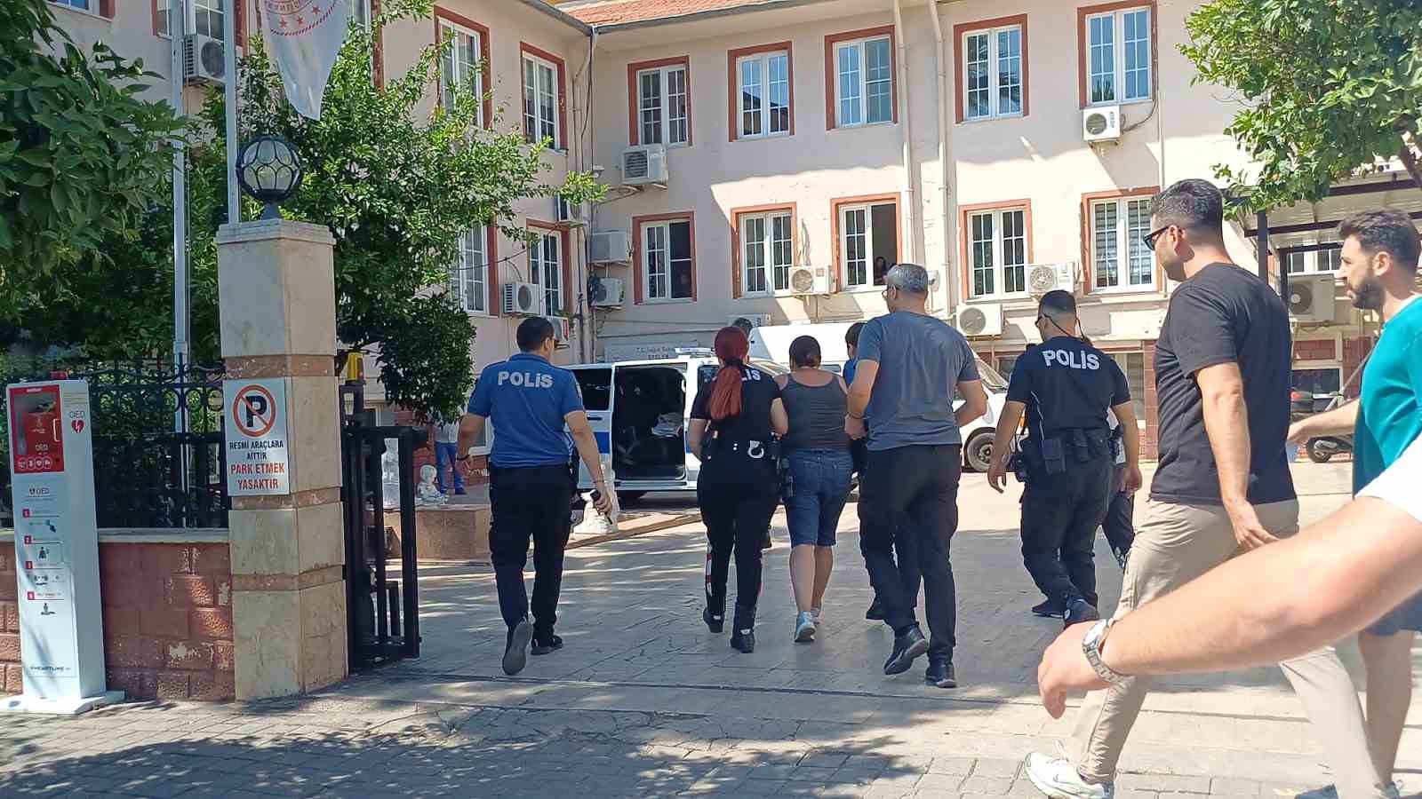 Kimlik vermek istemeyen kadın polislere zor anlar yaşattı