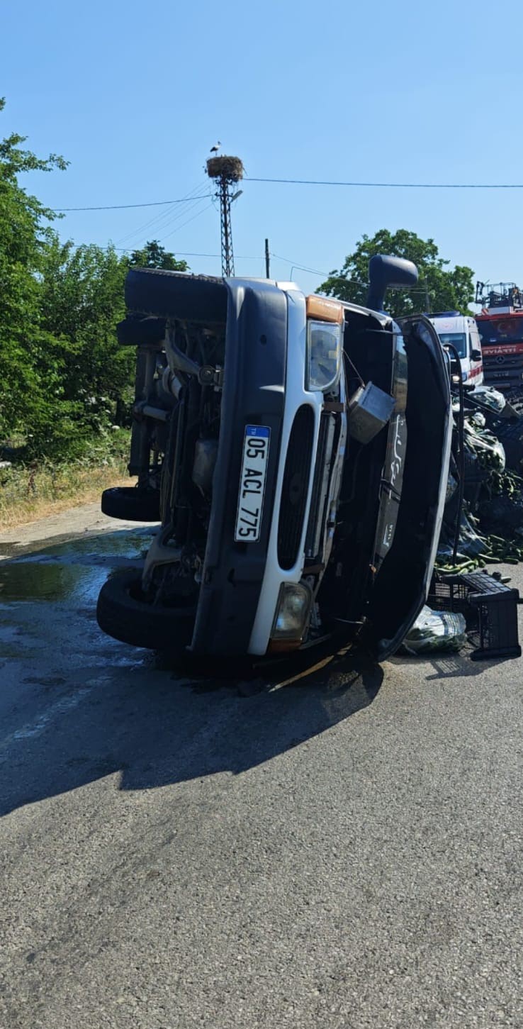 Lastiği patlayan otomobil devrildi: 1 yaralı