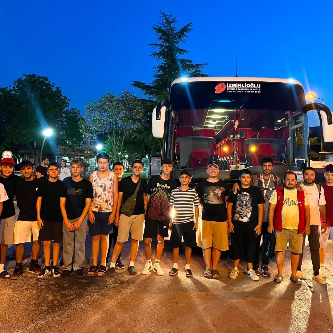 Menteşeli gençler Akdeniz’in maviliğinde buluşmak için yola çıktı