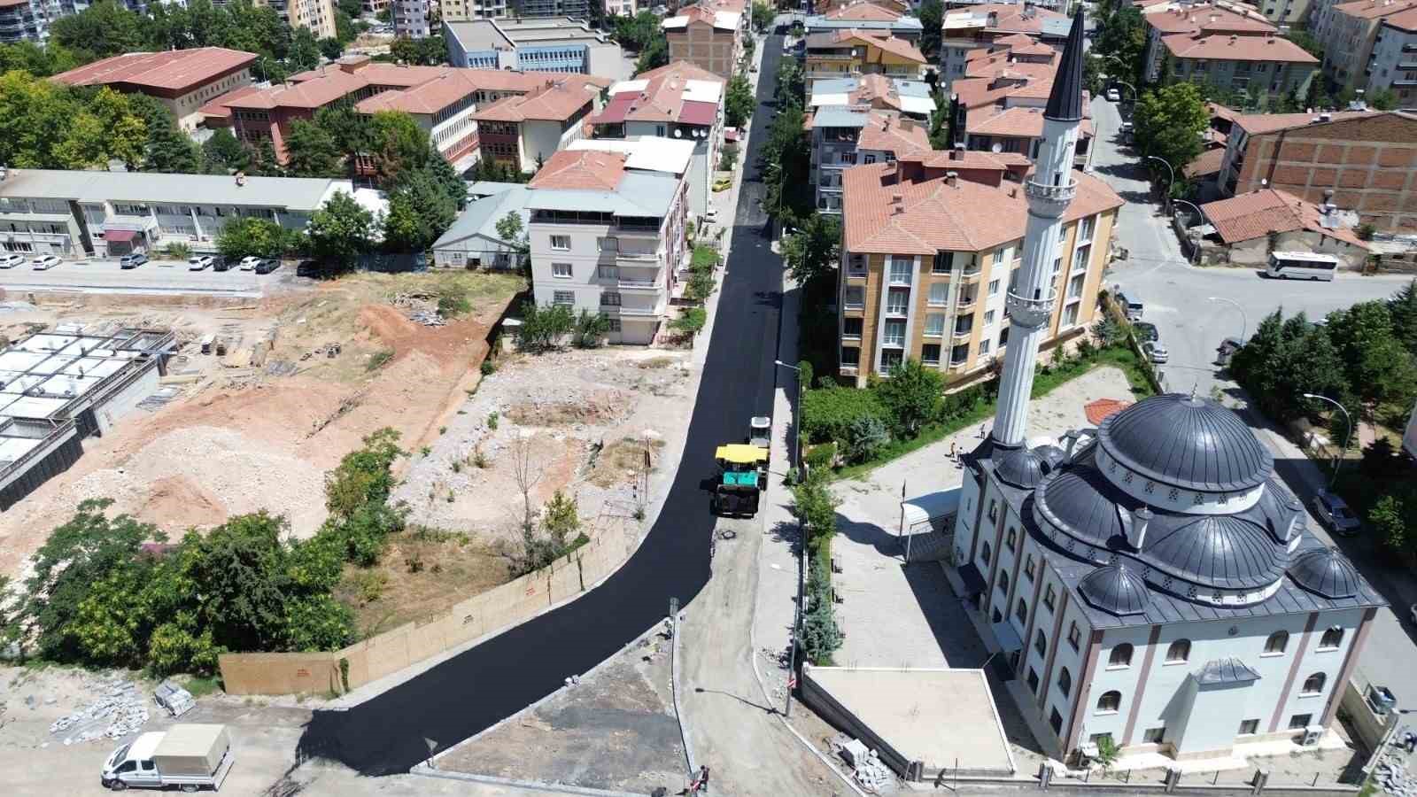 Battalgazi’de asfalt mesaisi aralıksız sürüyor