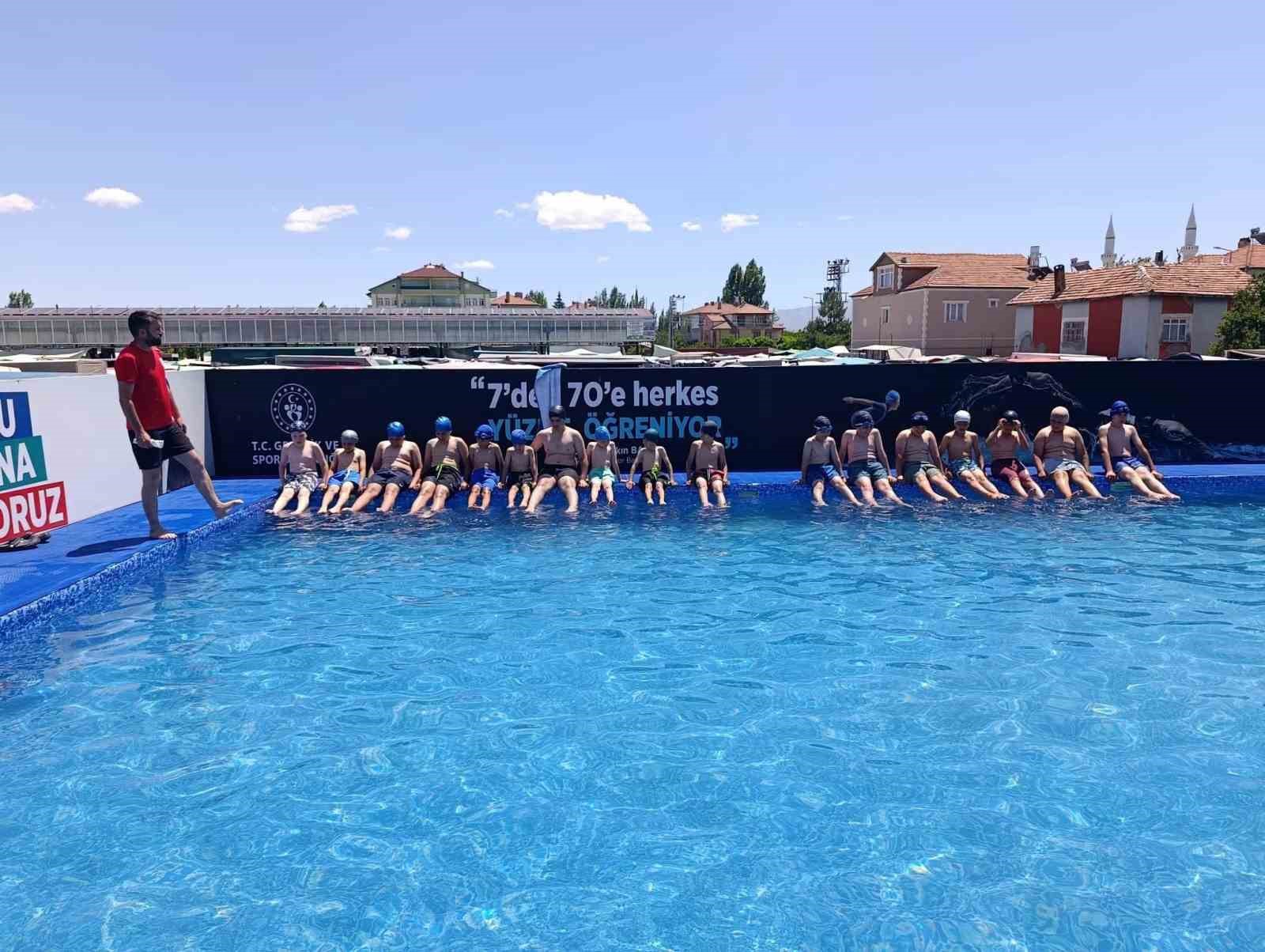 Tomarza’da Yaz Spor Okulları’nda yüzme heyecanı devam ediyor