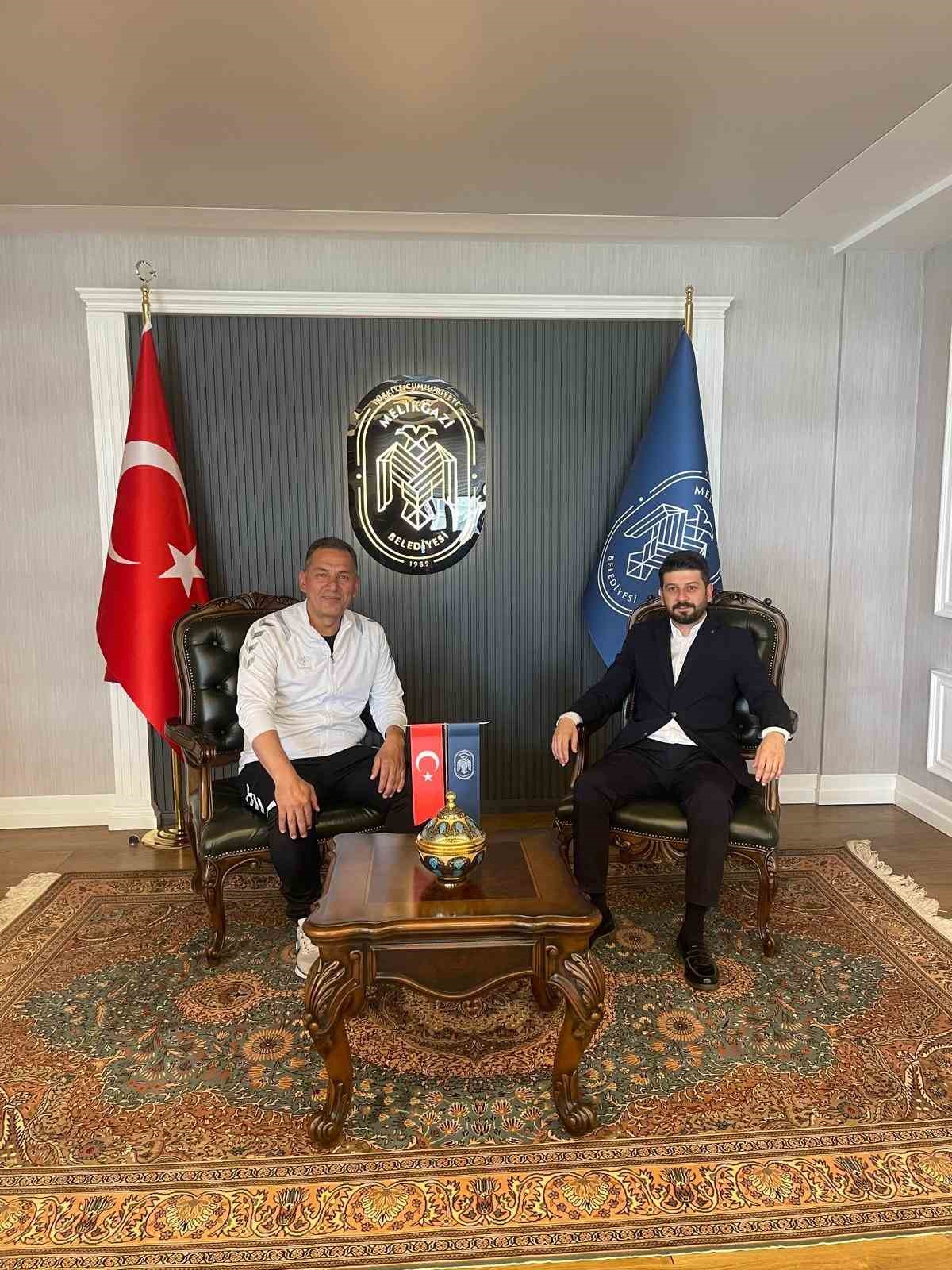 Kocasinan Şimşekspor, Rasim Aykurt ile yeniden anlaştı