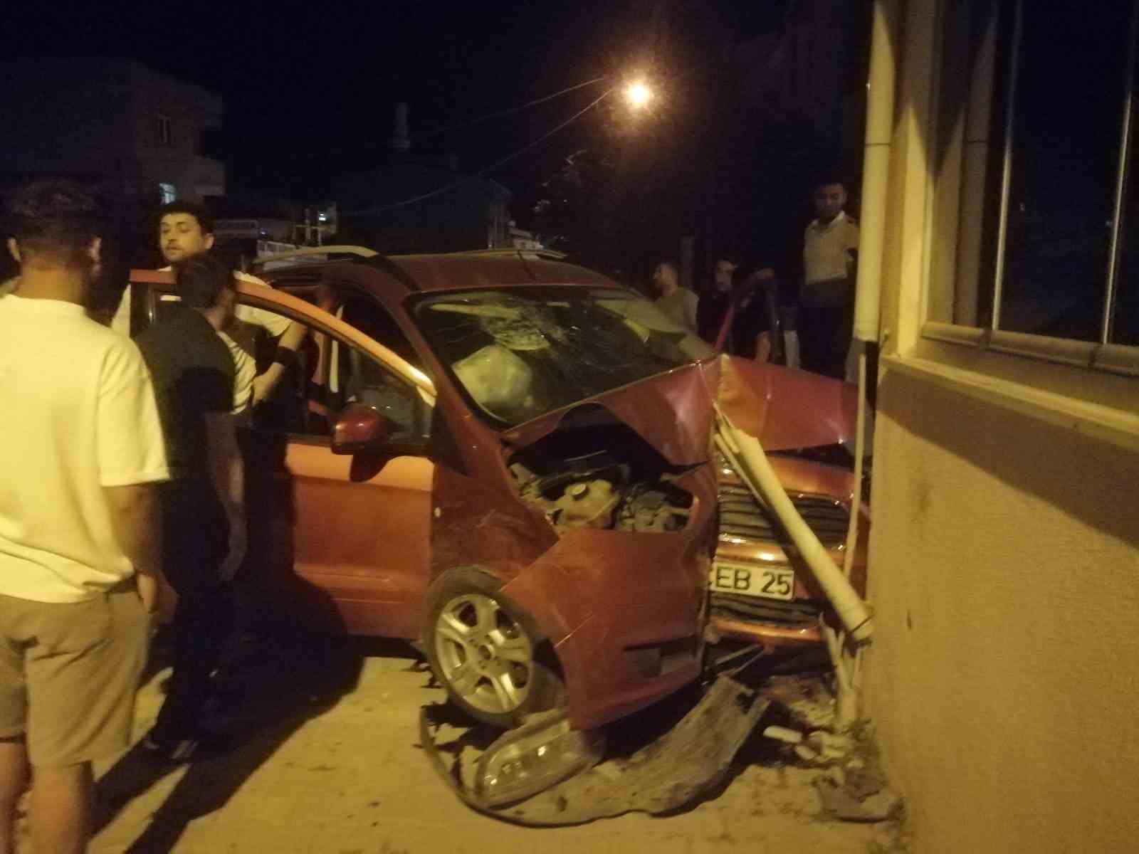Kapaklı’da alkollü sürücü bina duvarına çarptı: 2 yaralı