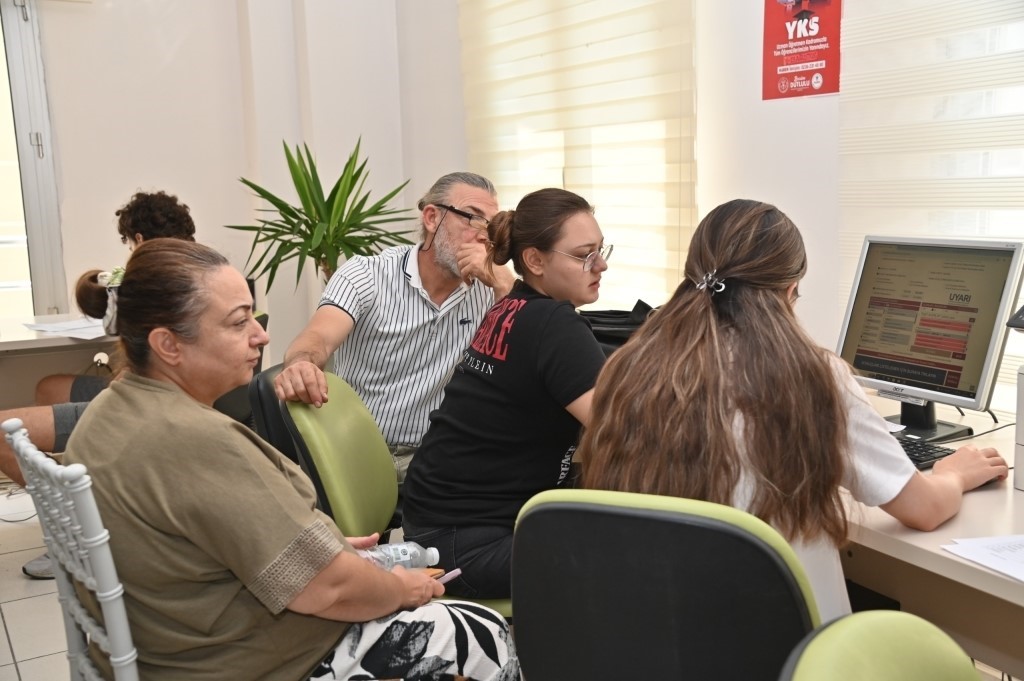 Manisa Büyükşehir’den LGS adaylarına ücretsiz tercih desteği