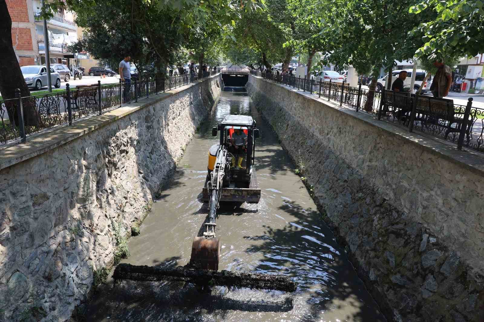 Büyükşehir’den derelerde temizlik seferberliği