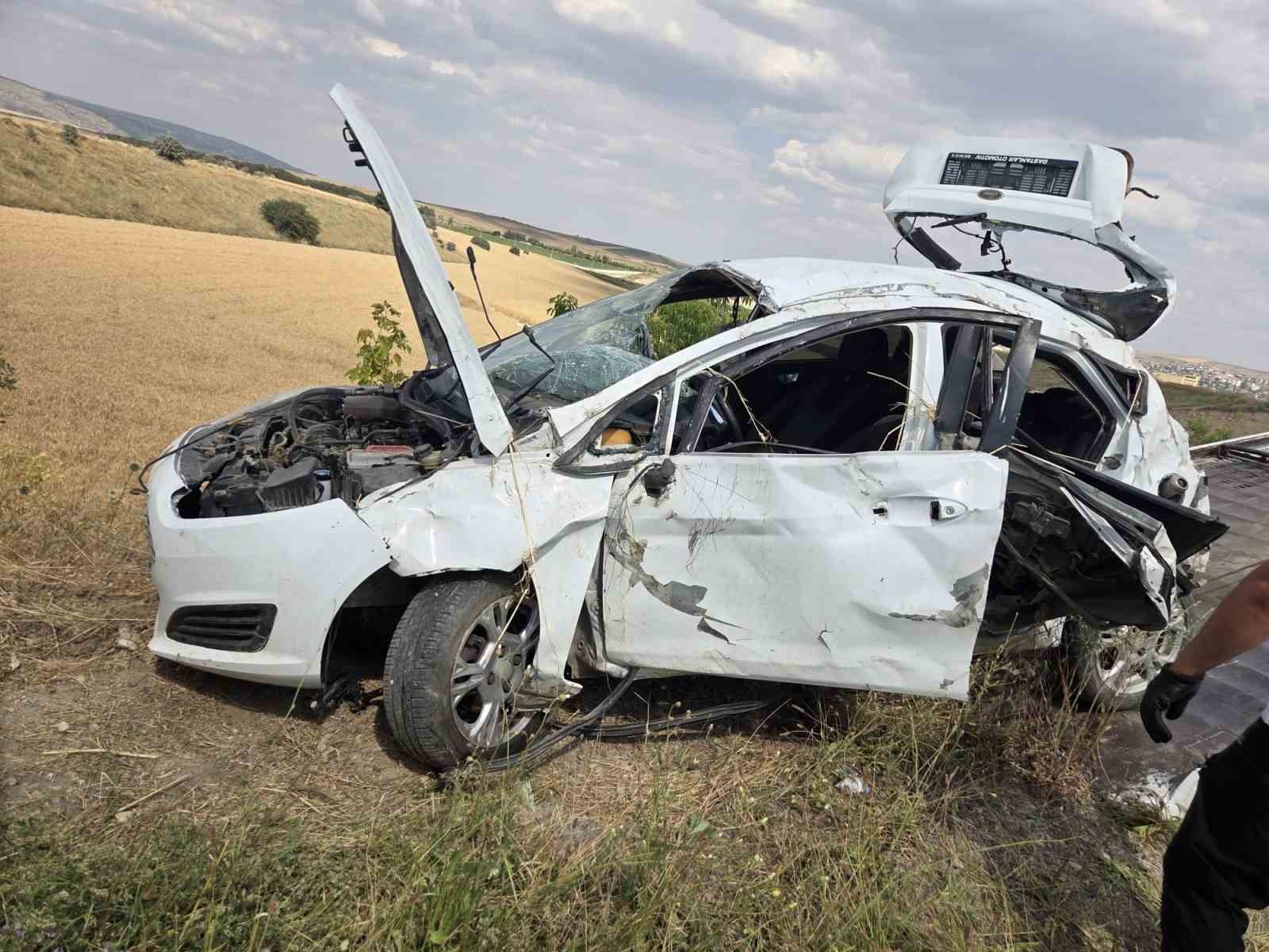 Ankara’da otomobil şarampole yuvarlandı: 3 yaralı