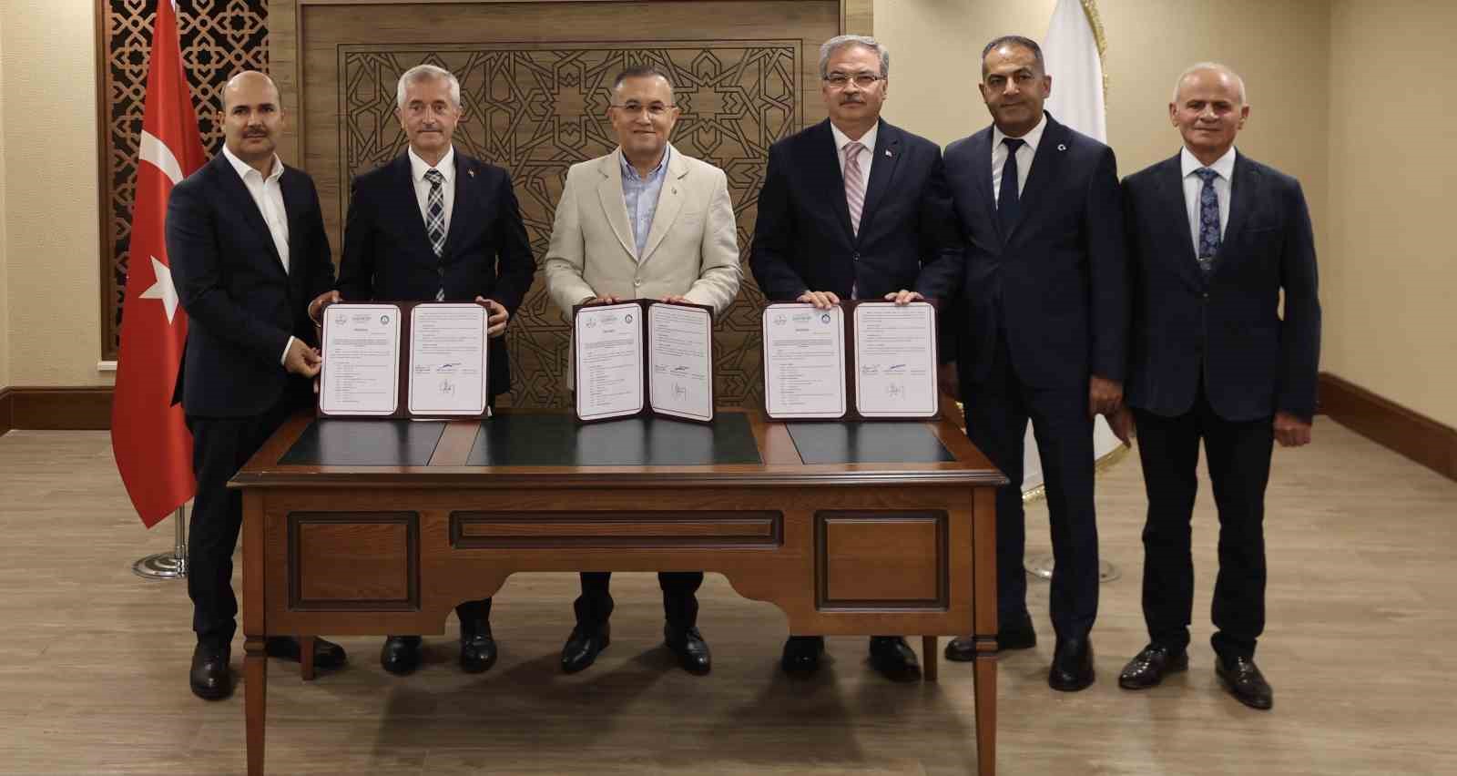 LGS’de başarı gösteren öğrencilere Şahinbey’den eğitim desteği
