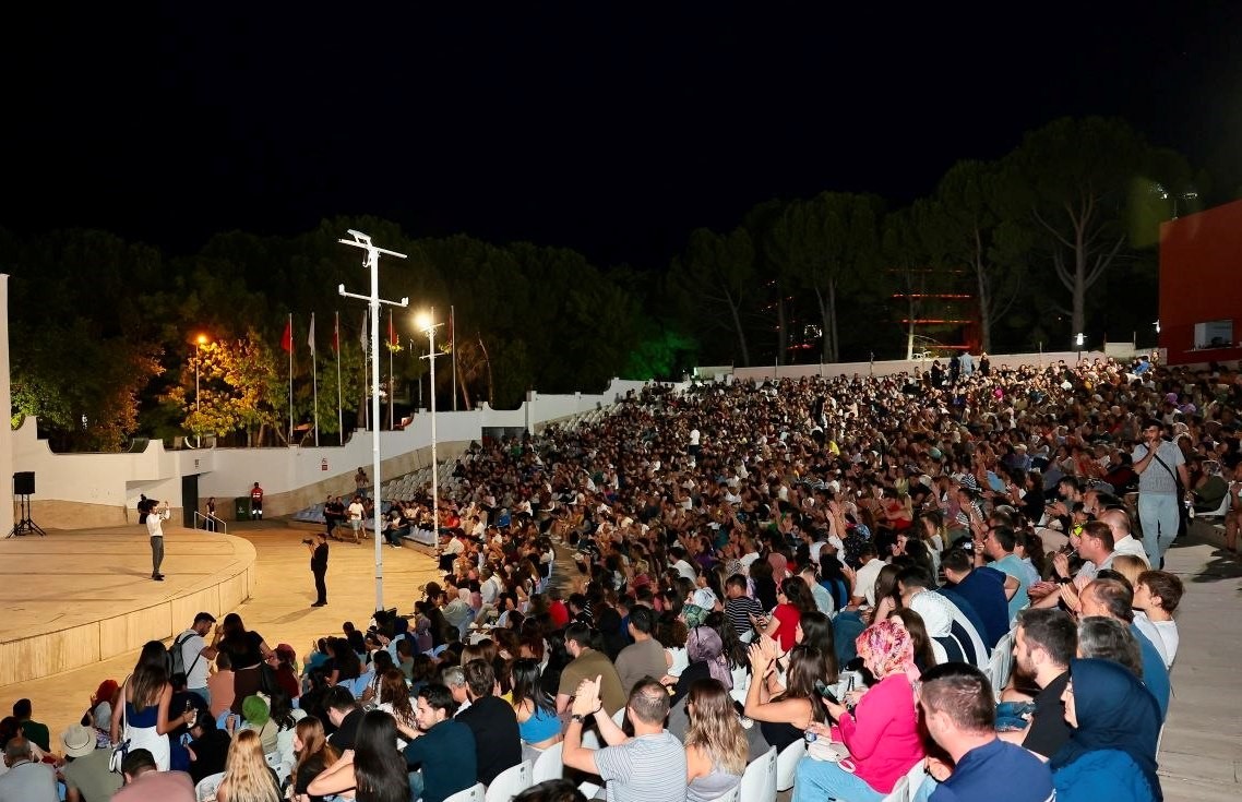 Denizli’de açık havada sineması keyfi başladı