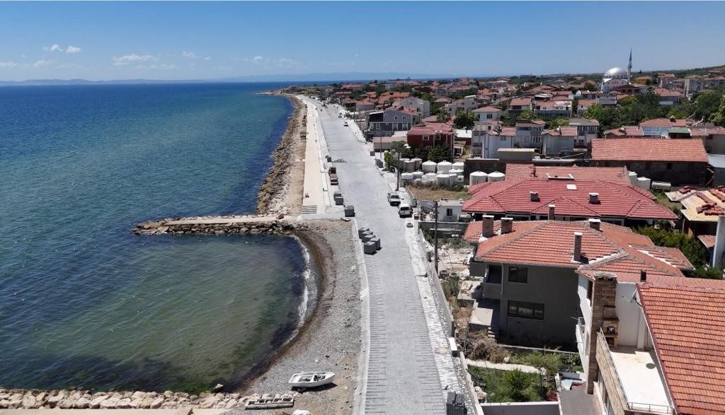 Eriklice Sahili yeni yüzüyle vatandaşların hizmetinde