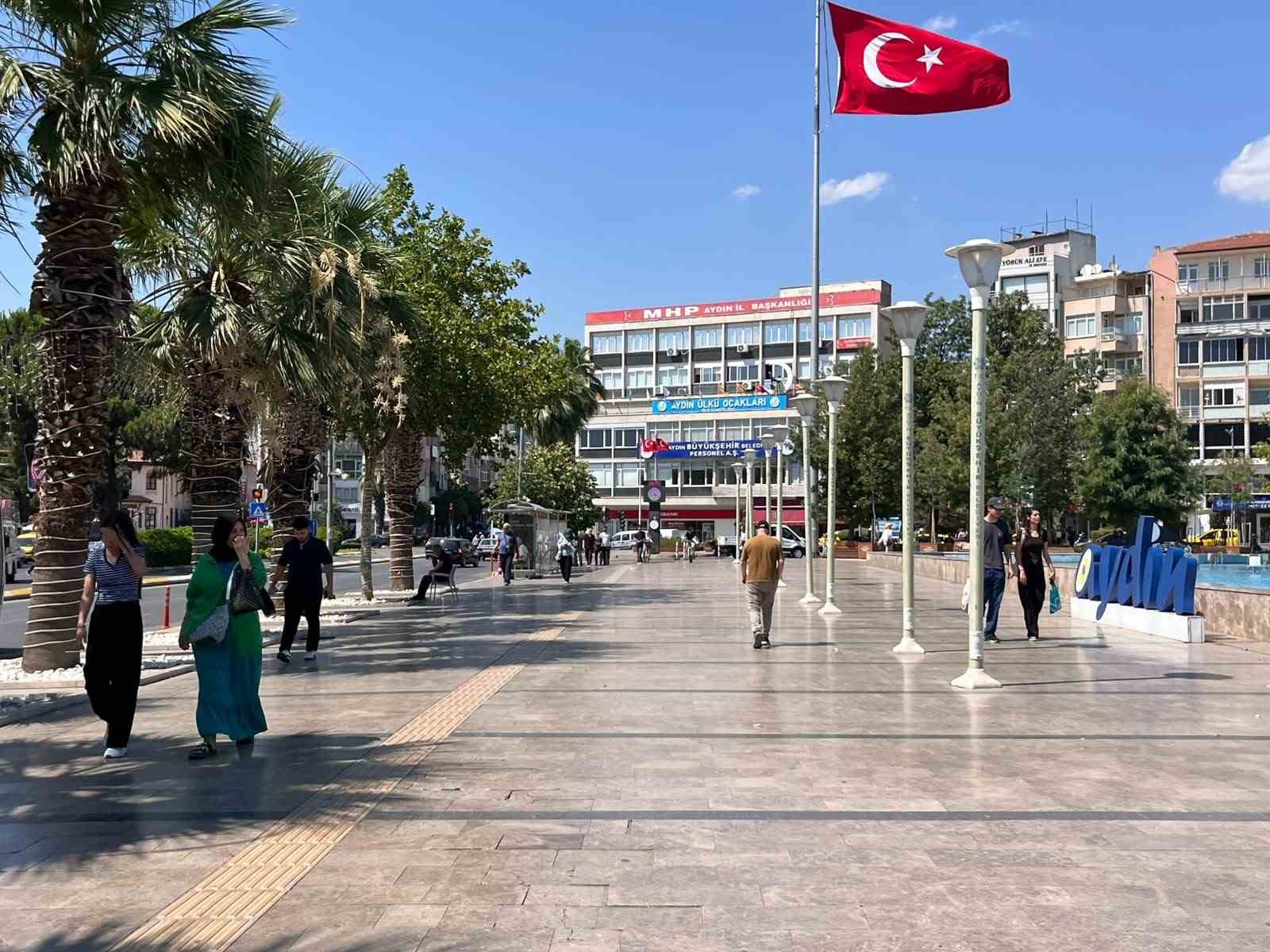 Aydın Efeler’de bunaltan sıcak hayatı yavaşlattı