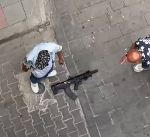 İzmir’de sokak ortasında tüfekle dehşet saçan şehir magandaları kıskıvrak yakalandı