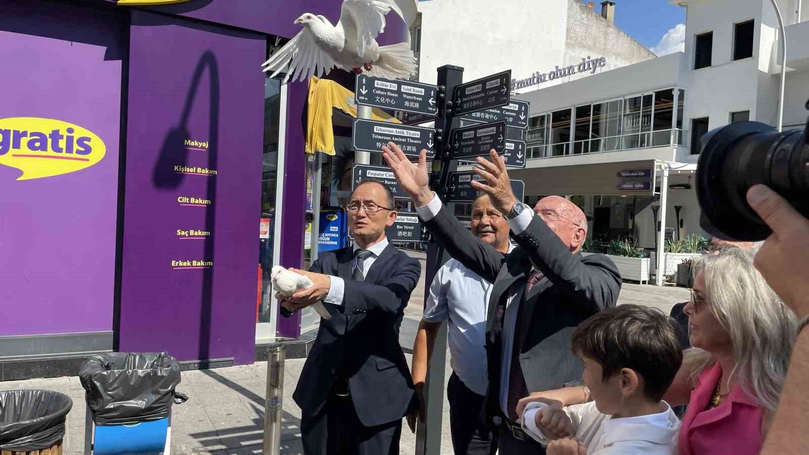 Çin Büyükelçisi, Fethiye’de güvercin uçurdu