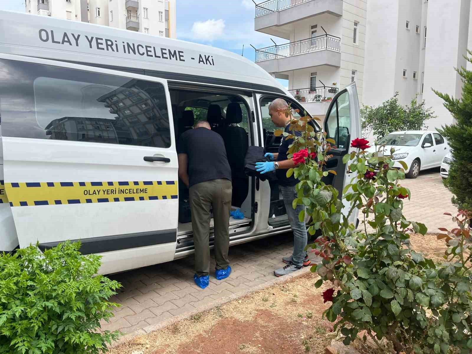 Antalya’da bir kadın evinde ölü bulundu