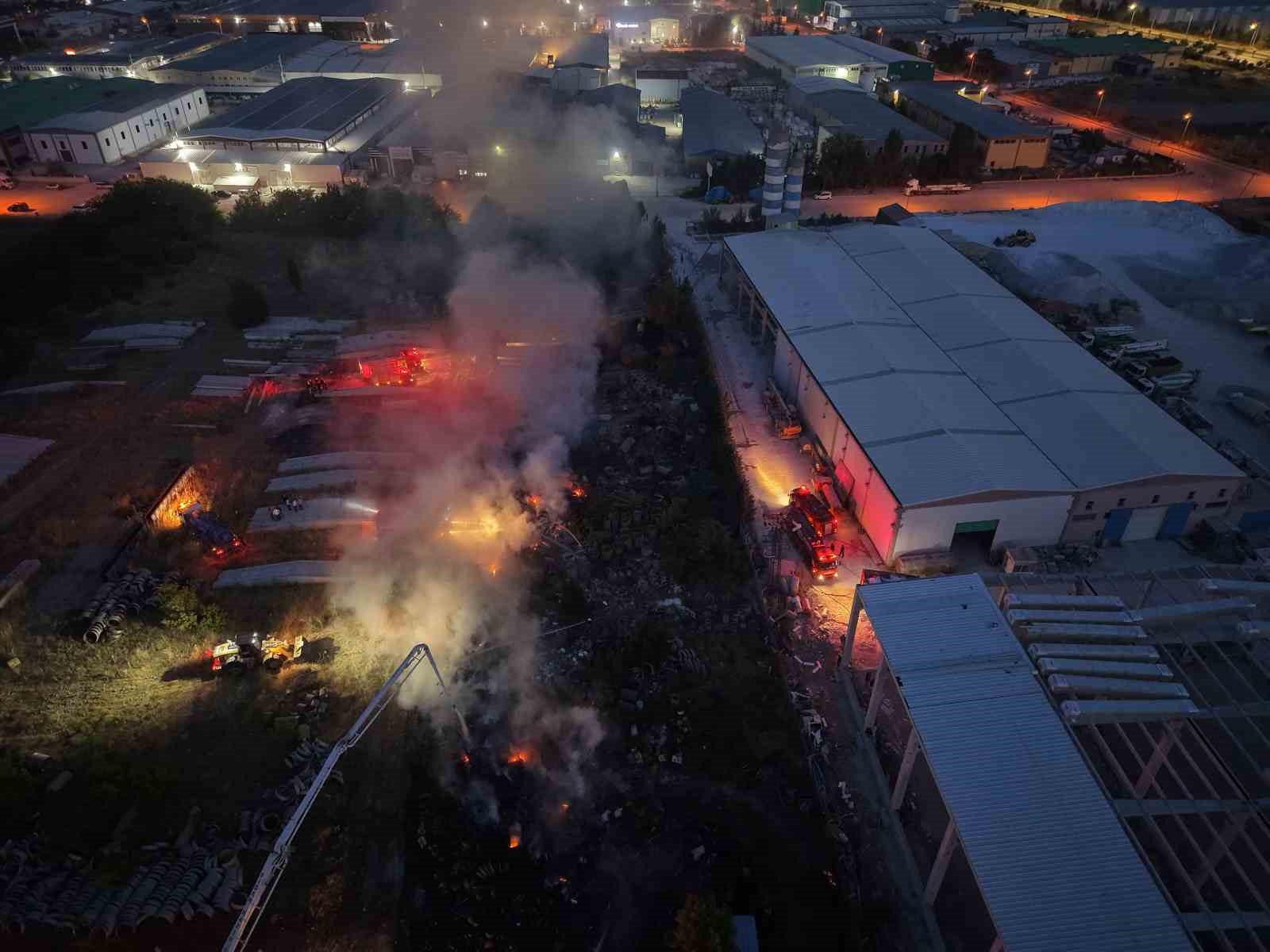 Otluk yangını fabrika bahçesine sıçradı, itfaiye alarma geçti