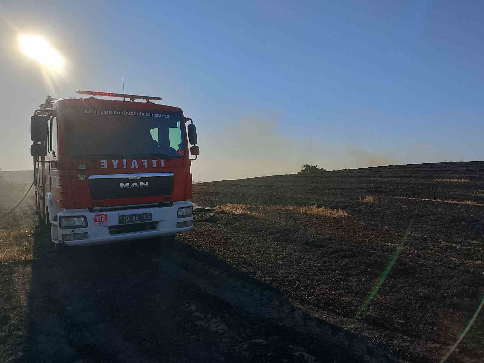 Susurluk’taki arazi yangını ekiplerin ortak müdahalesiyle söndürüldü