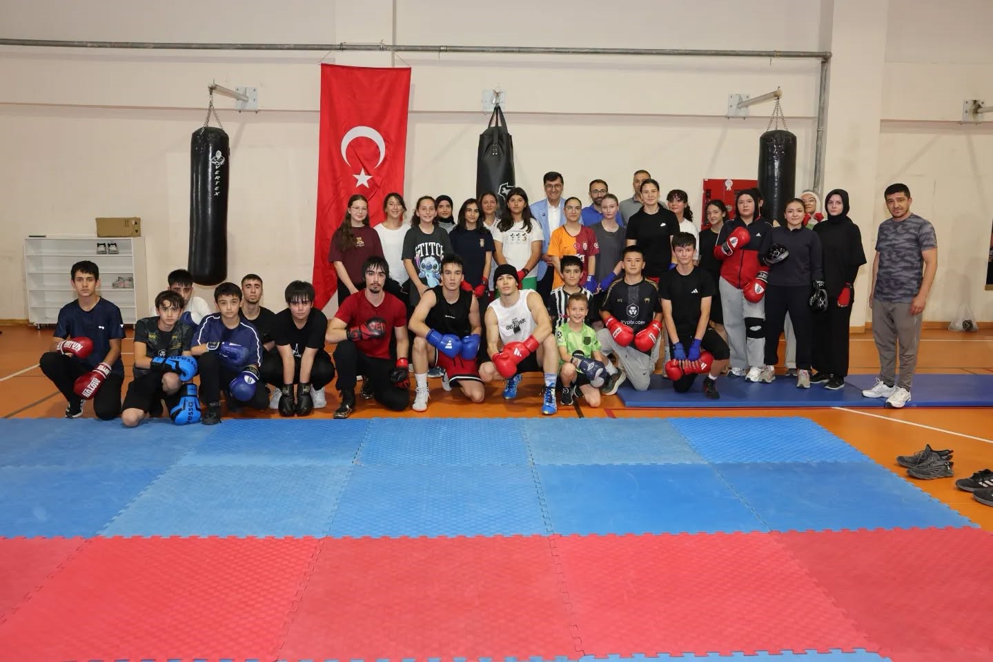 Başkan Kahveci: "Gençlerimizin sportif gelişiminin yanındayız"