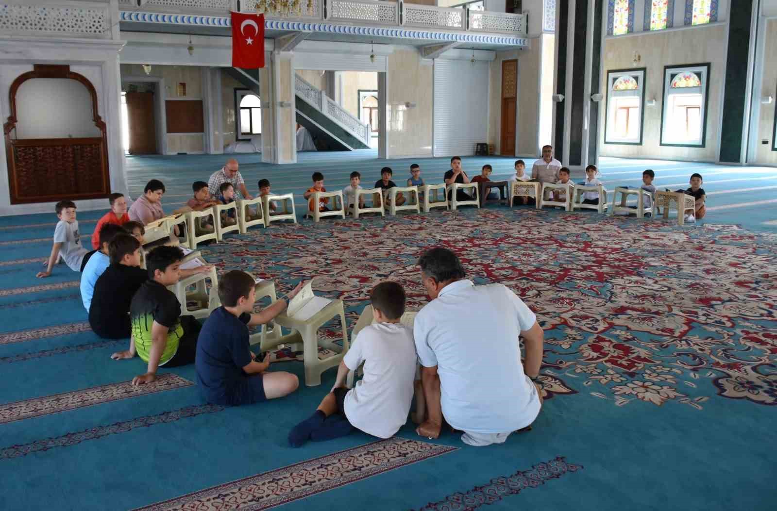 Bilecik’te camiler yaz Kur’an kurslarıyla şenlendi