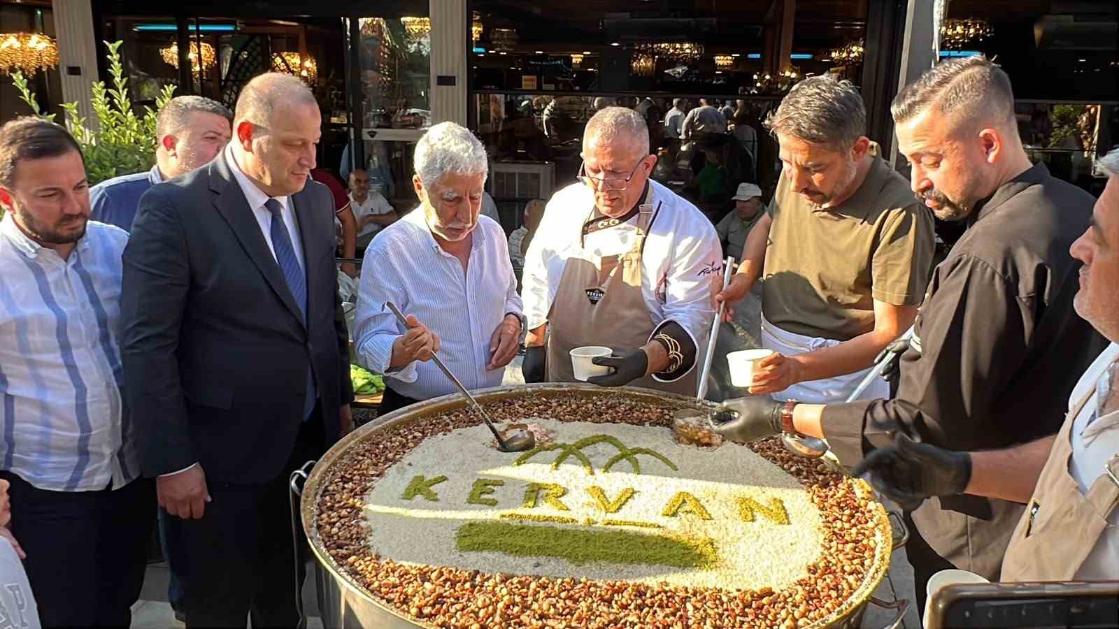 Alpedo Kervan’dan aşure ikramı
