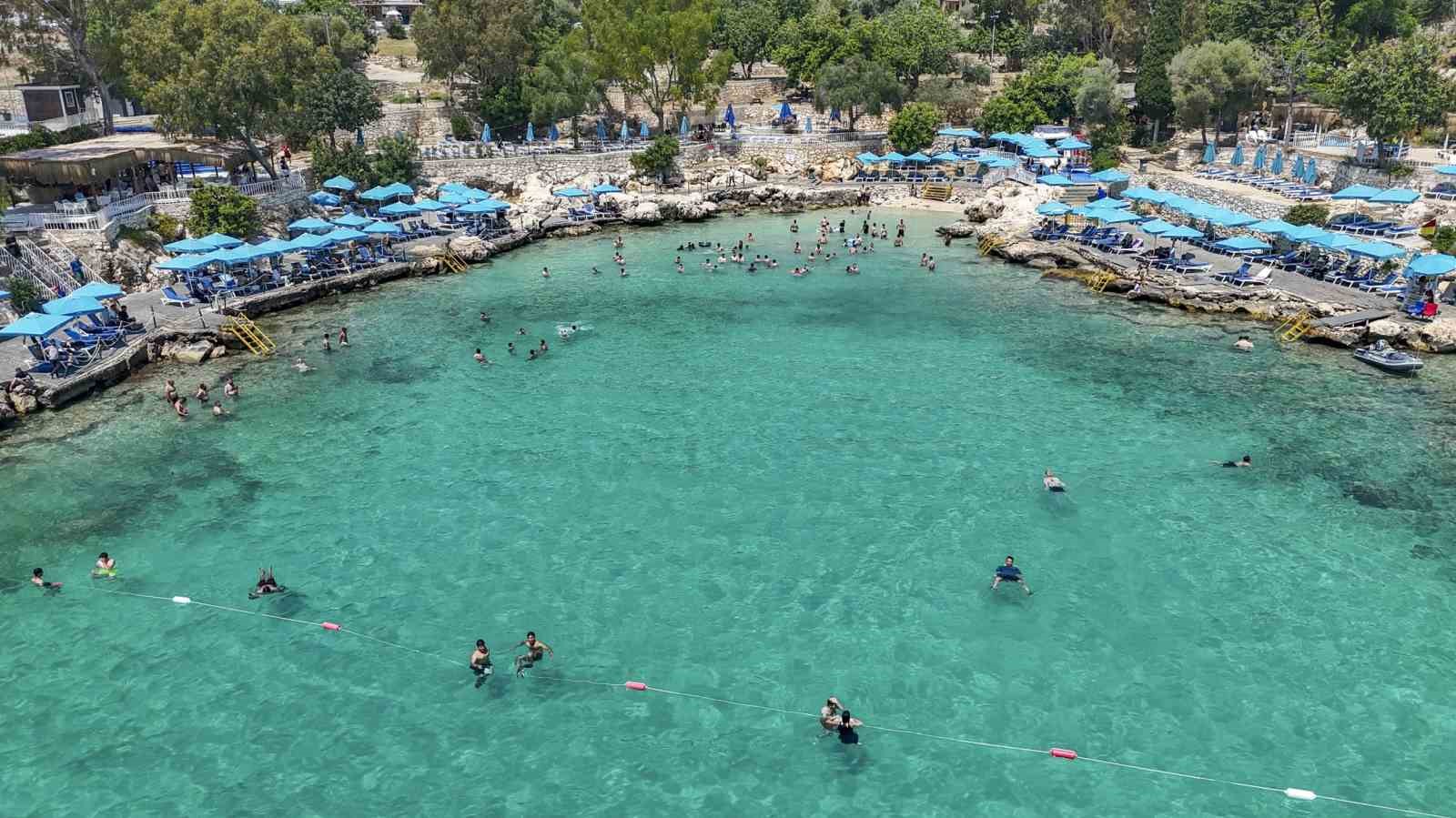 Mersin’de plajlar yaz sezonunda yoğun ilgi görüyor