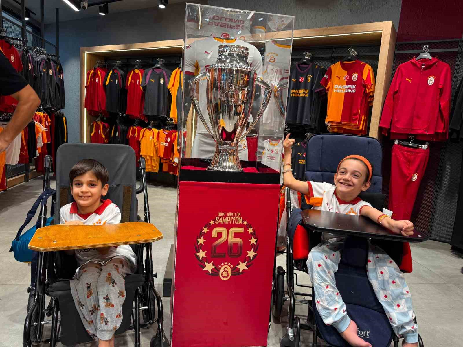 Galatasaray’ın şampiyonluk kupası Mardian Mall’da taraftarlarla buluştu