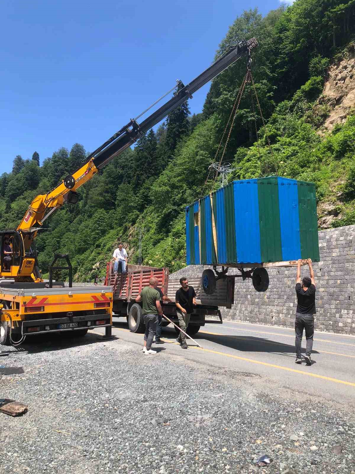 Ayder Yaylası yolundaki izinsiz yapılar kaldırıldı