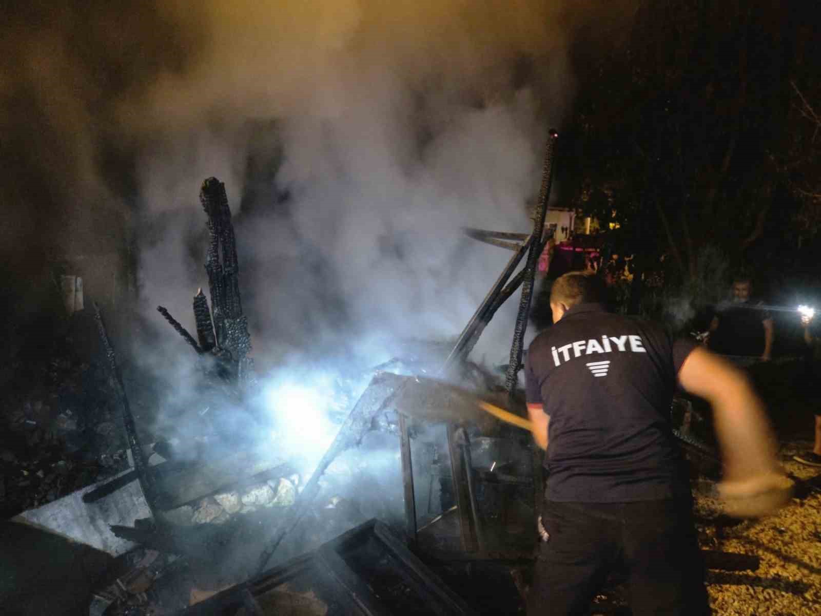 Bilecik’te bir depoda çıkan yangın korkuttu