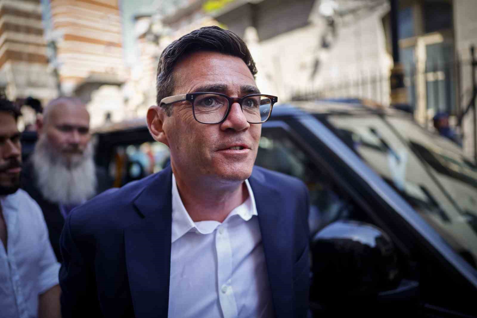 İngiltere’de milletvekili Andy Burnham, başbakan olmaya çok yakın