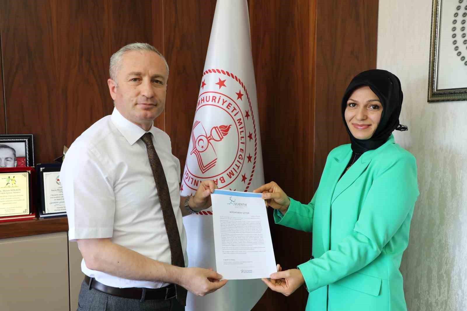 Ağrı Milli Eğitim Müdürü Kökrek, Scientix Elçisi Özmüş’ü tebrik etti