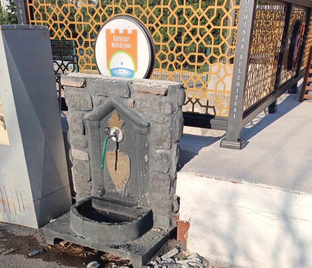 Burdur’da çeşmeye zarar veren gençlere idari yaptırım