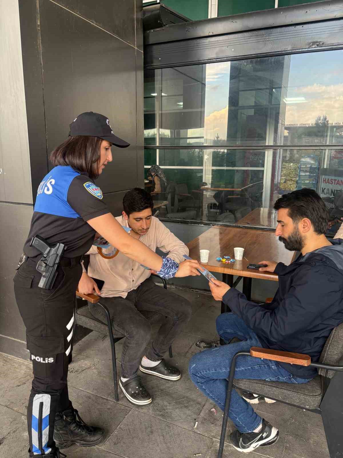 Ağrı’da sağlık çalışanları ve vatandaşlara Hayat 112 uygulaması tanıtıldı