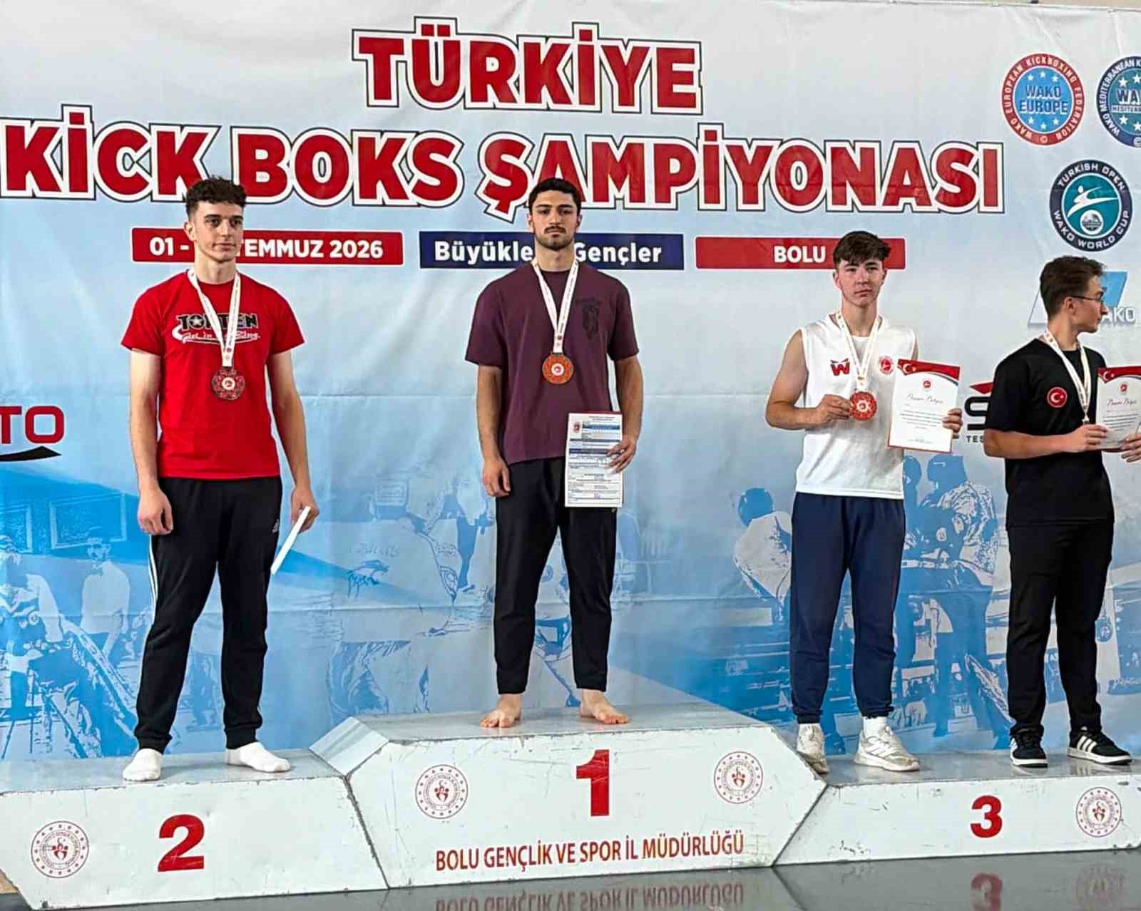 Elazığ’ın altın yumrukları Türkiye kürsüsünde
