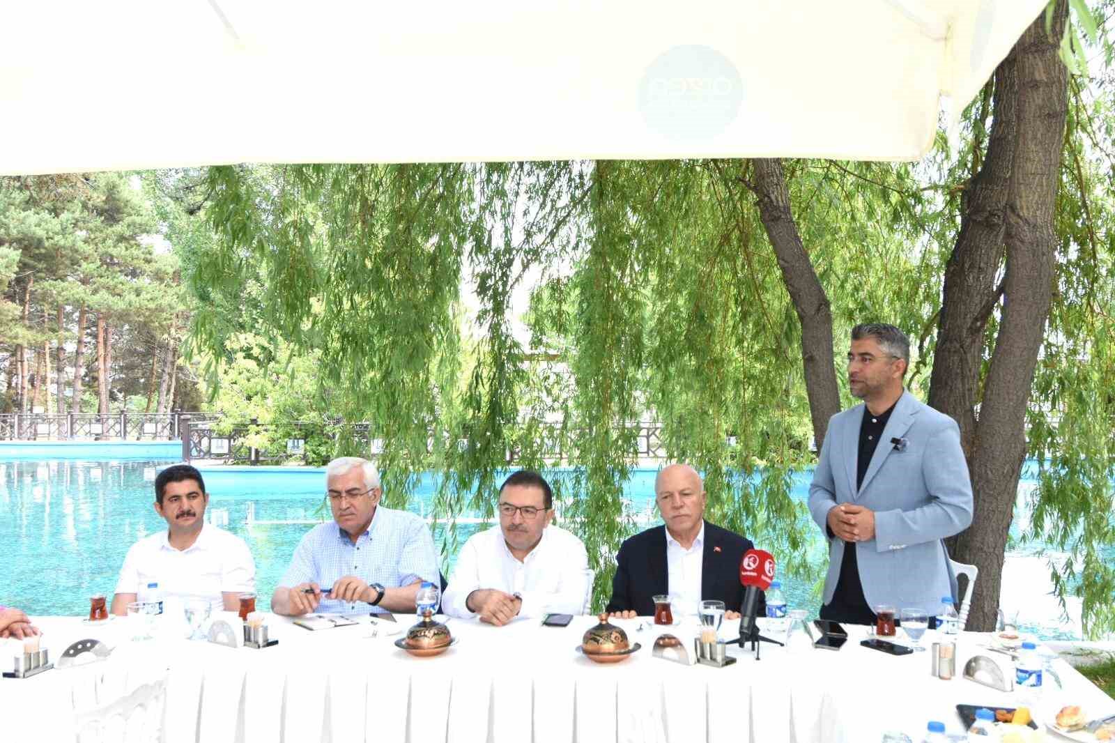 AK Parti Erzurum teşkilatı hizmetleri değerlendirdi