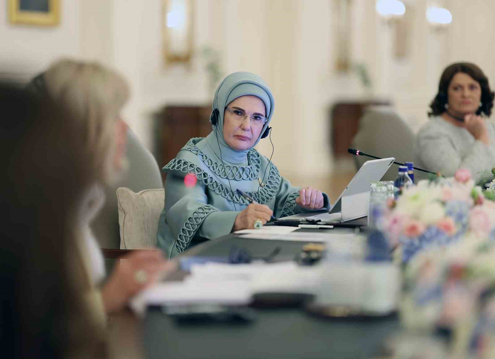 Emine Erdoğan’ın NATO marjında buluşturduğu lider eşleri "Çocuklar, Teknoloji ve Güvenlik" konusunu ele aldı