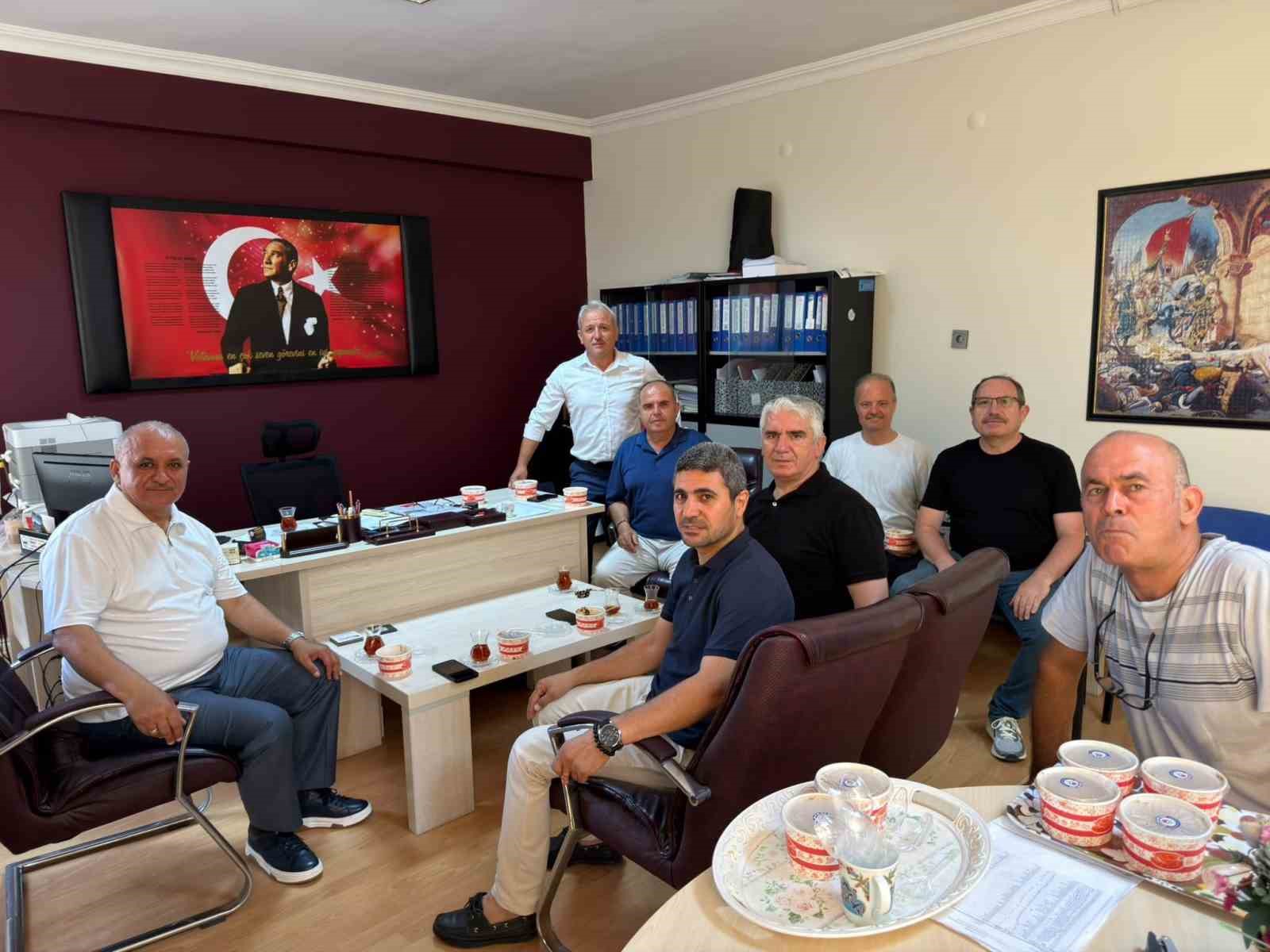 Eğitim Bir-Sen’den Geleneksel aşure ikramı